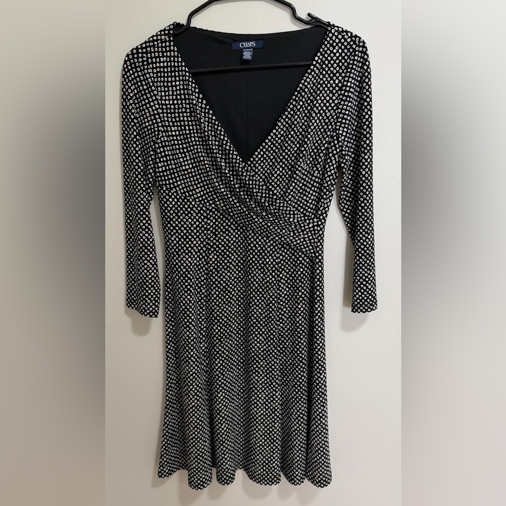 Chaps Black and White Geometric Long Sleeve Dress